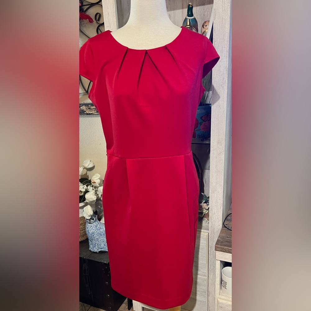 Dana Buchman Red Pleated Sheath Dress size 6
Valentine’s Day,